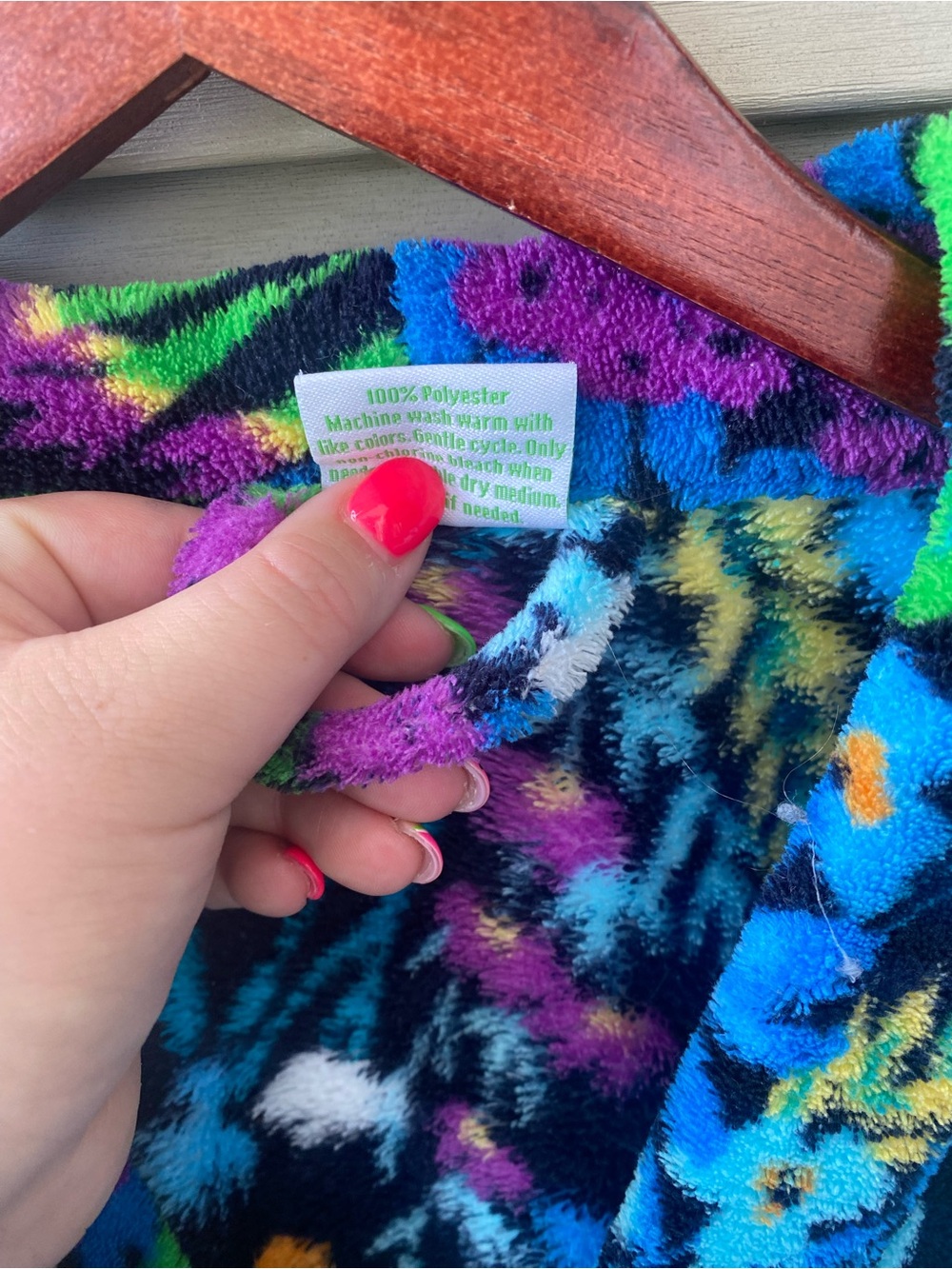 Vera Bradley Multicolor Plush Robe with Blue & Green Floral Pattern - Picture 8 of 9